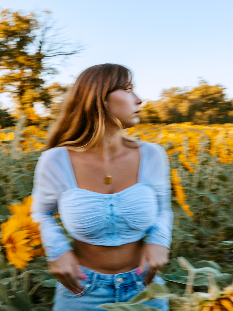 shooting marie dans un champs de tournesols